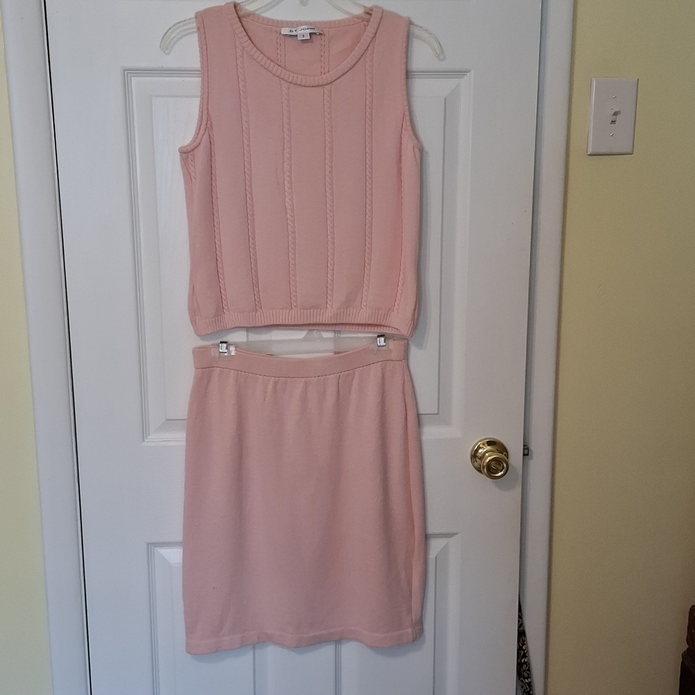 St John's by Marie Gray, sweater sz S, skirt sz 4(fits small) pink sweater set.
